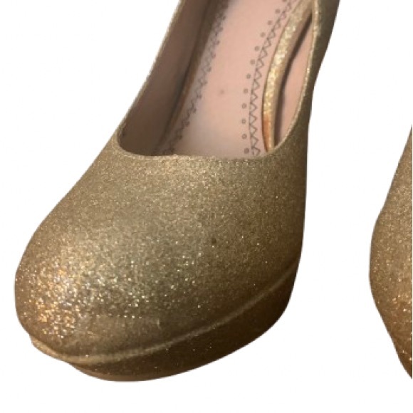 Olsenboye Sparkly Gold Pumps - Picture 9 of 10